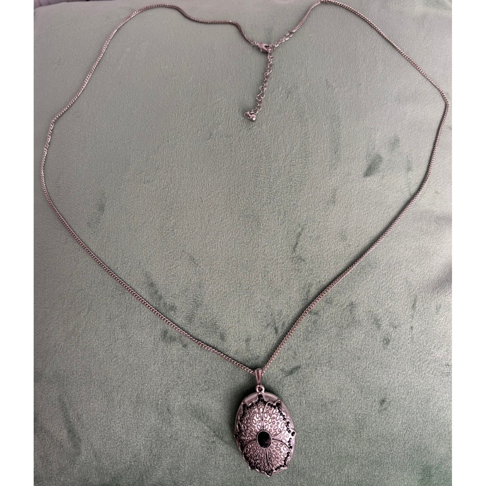 Oval Necklace Black Stone Silver Tone Ornate Filigree Chain‎ P109